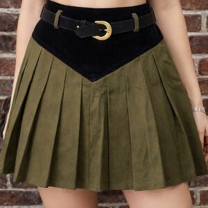 Vintage Y2K Pleated Mini Skirt with Belt – Olive Green